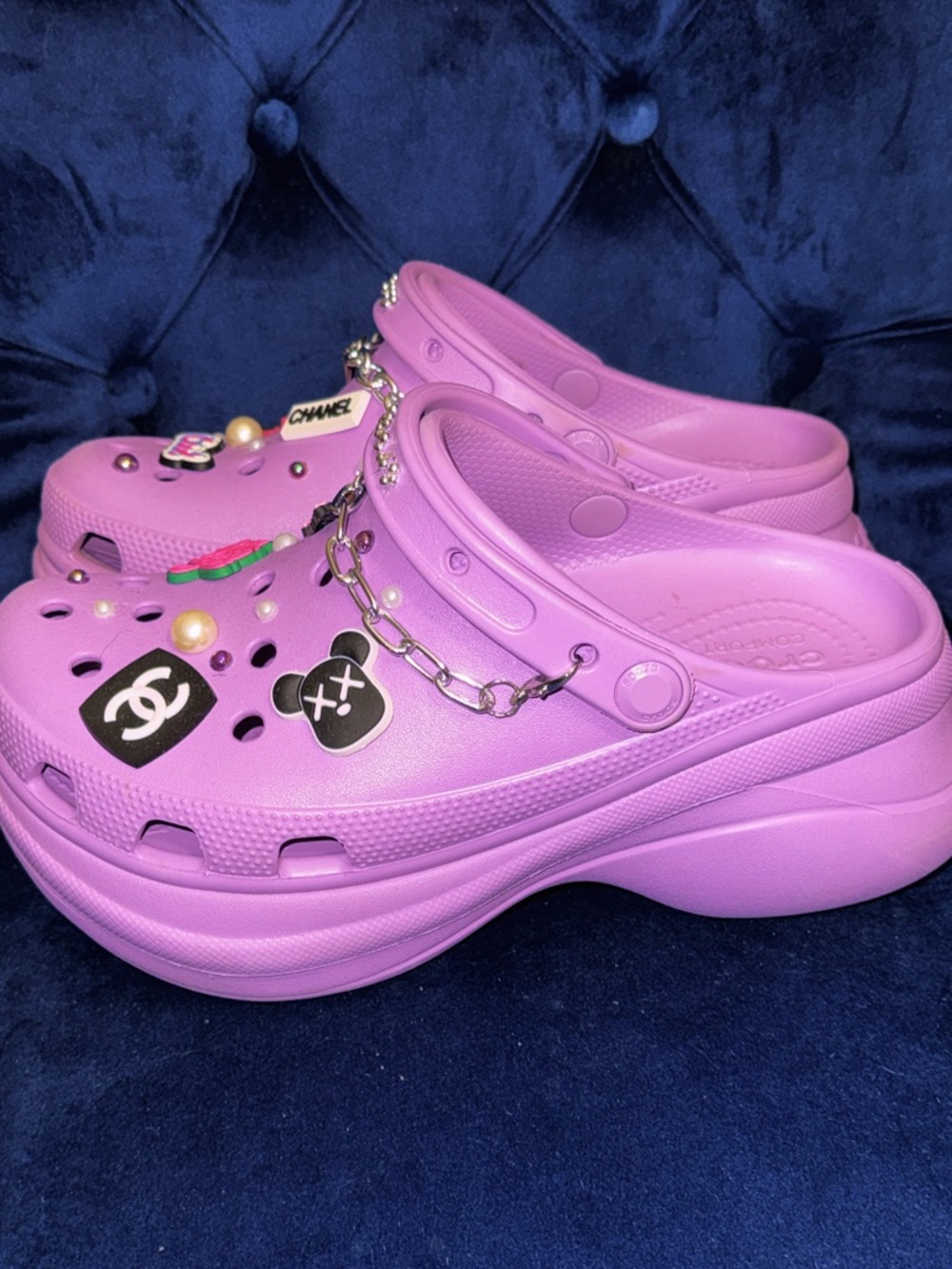 CROCS Women’s Purple Charm Clogs with silver Chain Accents - Picture 2 of 2
